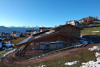 Schötzerhof mit Blick auf den Stall